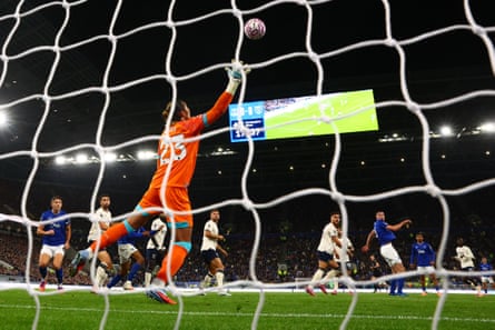 Michael Keane heads the ball beyond the reach of Alphonse Areola