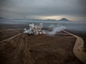 Controlled explotions take place frequently in order to break the hard stone in the surface so they can extract the coal beneath it.