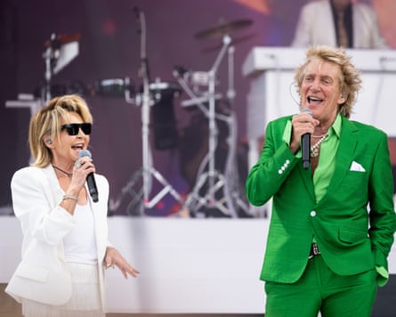 Lulu performs with Rod Stewart on the Pyramid Stage at Glastonbury festival.