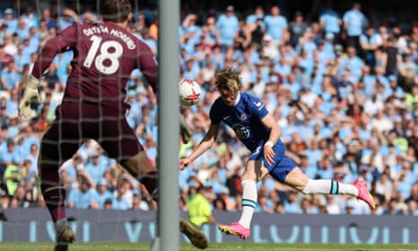 Chelsea's Conor Gallagher heads at goal.