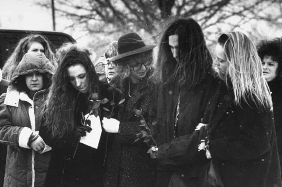 Rita Gunn (center), ex-wife of murdered obstetrician Dr David Gunn, stands over his casket during his funeral.
