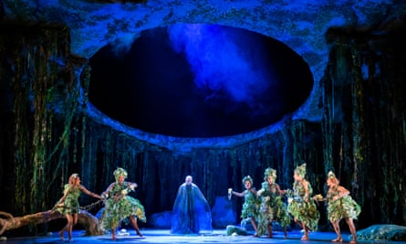 Aleksei Isaev (Vodnik), centre, à Rusalka.