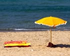 Napoli'de plajda yer ayırmaya yönelik baskılarda şemsiye ve şezlonglara el konuldu