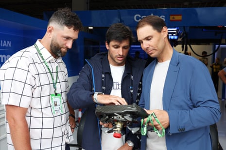 Carlos Sainz talks with Jon Rahm and Rafael Nadal in the run-up to Sunday’s race