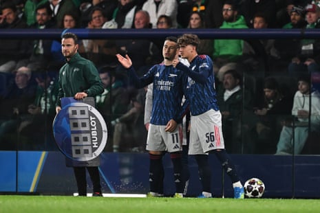 आर्सेनल के गेब्रियल मार्टिनेली और मैक्स डाउमैन विकल्प के रूप में आने की तैयारी कर रहे हैं।