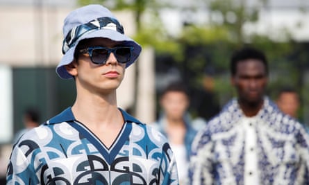 The show was inspired by the architectural lines and nautical-hued ceramics at the 1960s Parco dei Principi hotel in Sorrento.