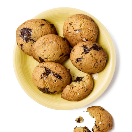 How to make chocolate chip cookies – recipe Biscuits The Guardian