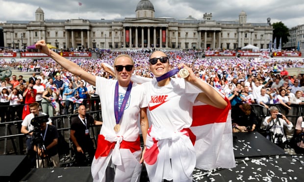 Alex Greenwood and Ellie Roebuck in front of fans at Trafalgar Square.