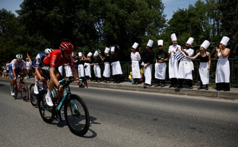 Delaplace leads the breakaway group past some fans in chefs outfits. 