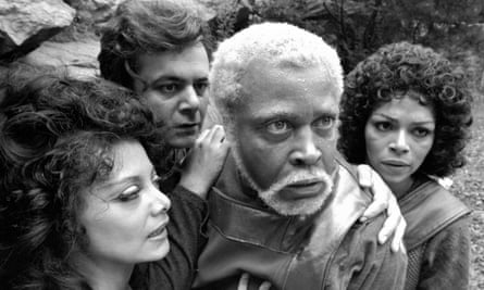 Rosalind Cash, Paul Sorvino, James Earl Jones e Ellen Holly em Rei Lear em 1973.