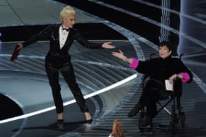Lady Gaga and Liza Minnelli present the Oscar for Best Picture