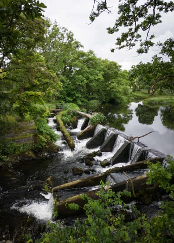 A weir seen from above, showing the height of the structure