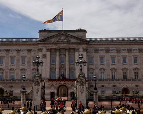 Buckingham Palace seen from the front.