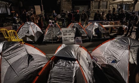 Tents set up outside Netanyahu’s Jerusalem home in the protest