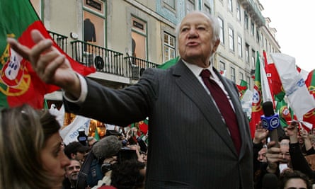 Mário Soares giving a speech during his election campaign of 2006.