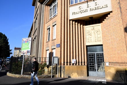 Entrance of Francois Rabelais secondary school