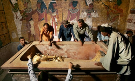 Zawi Hawass, head of High Council for Antiquities, supervises the removal of the mummy of Tutankhamun