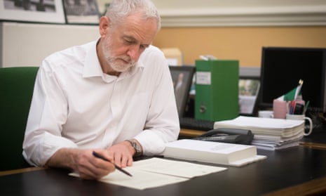 Jeremy Corbyn signs his letter.