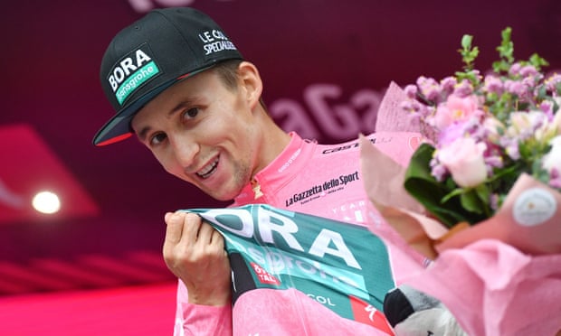 Jai Hindley celebrates in the pink jersey after taking over the GC lead in the Giro d’Italia.