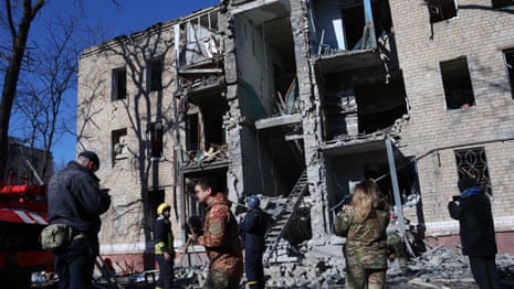 Ukraine: Russian missile hits residential blocks in Kramatorsk – video