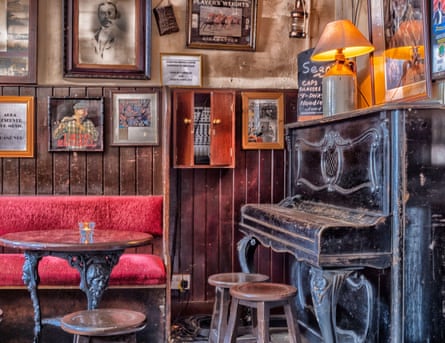 Sean's Bar.