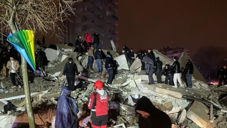 Turkey: deadly earthquake strikes near Syrian border – video