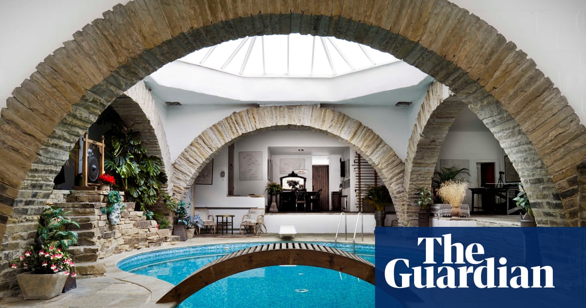 Cabbies' shelter and 'hobbit house' Grade II-listed for 70th