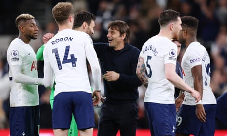 Antonio Conte celebrates with Tottenham’s players after Thursday’s win at home to Arsenal