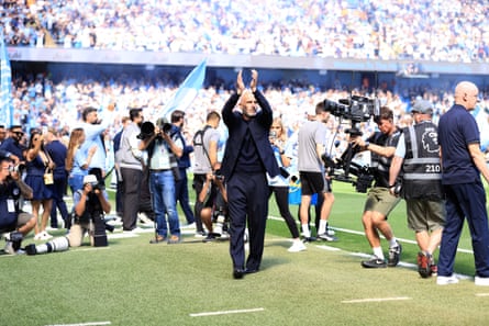 Manchester City manager Enzo Maresca acknowledges the fans before City’s opener against Bournemouth