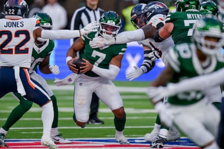 Justin Fields struggled all day against the Broncos in London.