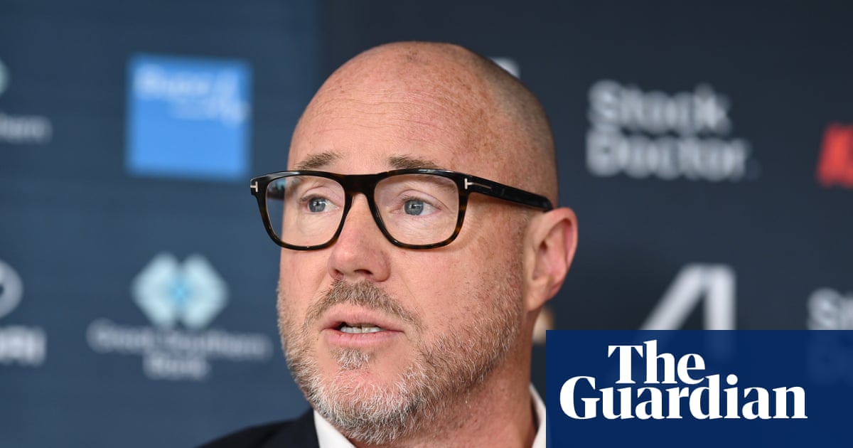 Former Carlton president apologises to ex-wife as lewd photo defamation case settles