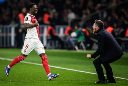 Folarin Balogun celebrate with Sébastien Pocognoli.