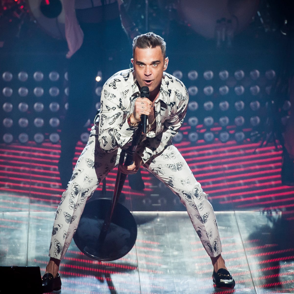 Robbie Williams Review A Perfect Meeting Of Ego Self Deprecation And Hits Robbie Williams The Guardian Robbie Williams Review A Perfect Meeting Of Ego Self Deprecation And Hits Robbie Williams The Guardian