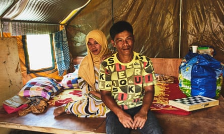 Nor-Ain Ibrahem, 25, sits with her husband, Alanor Batuwaan, 32, in Landar evacuation centre