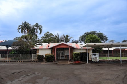 Su basmış sokaklar Katherine