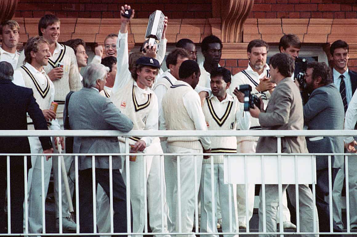Warwickshire players including Allan Donald, Tim Munton, Paul Smith and Neil Smith celebrate on the balcony at Lord’s.