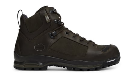A black Chameau Explore 7’’ boot