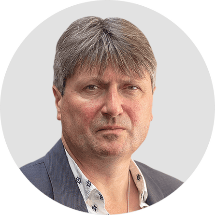 Simon Armitage. Circular panelist byline.