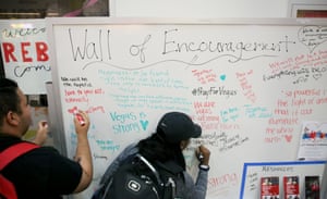 Students and locals write messages of encouragement on a noticeboard at the University of Nevada, Las Vegas