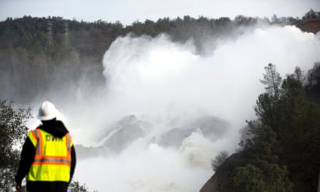 Lake Oroville dam: emergency staff race to fix spillway before more rain strikes | California | The Guardian