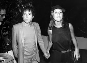 Fisher dated Paul Simon and Carrie Fisher from 1977 and was married to the singer from August 1983 to July 1984