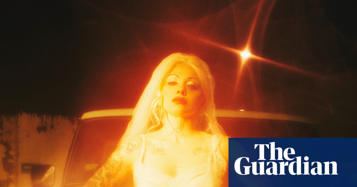 ‘Peligroso por ser libre’: Mon Laferte denuncia la injusticia como la estrella más grande de Chile