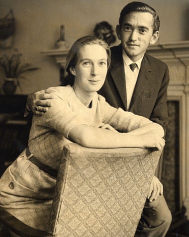 Goodall with her friend and later husband Hugo Van Lawick.