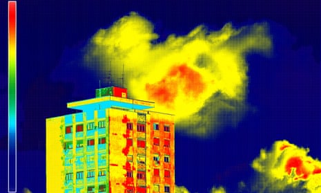 thermal image of a building showing the heat escaping  upwards while the side of the building stays cool