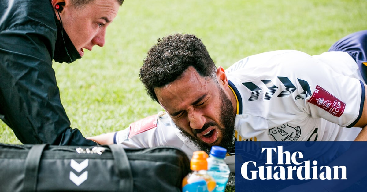 Everton’s Andros Townsend to miss rest of season with serious knee injury