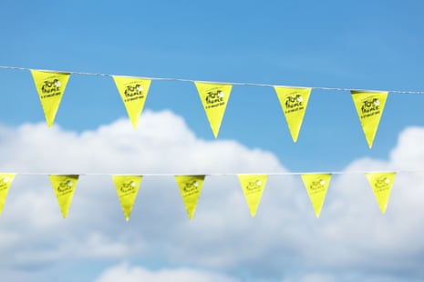 Yellow flags pictured at the start of stage 10 of the Tour de France 2025, from Ennezat to Le Mont-Dore Puy de Sancy.
