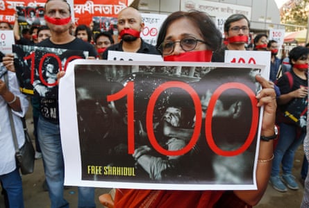 Bangladeshi photographers form a human chain calling for the release of Shahidul Alam in Dhaka.