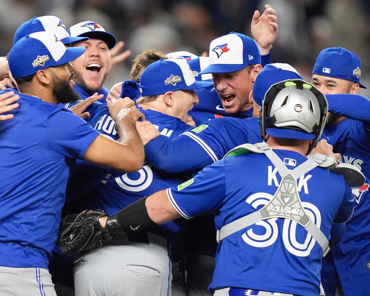 Pesky Toronto Blue Jays oust Yankees to advance to first ALCS since 2016 | MLB | The Guardian