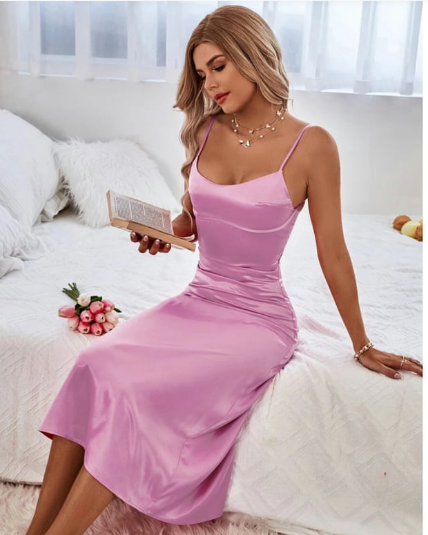 فستان ساتان من شين.