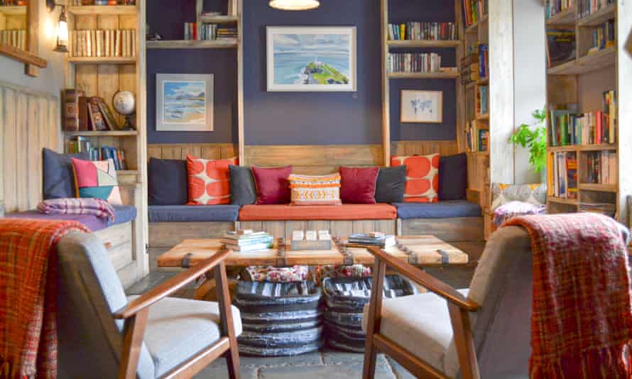 Rocks Hostel Library.
